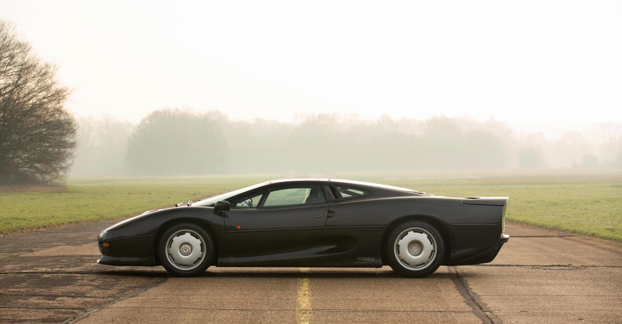 Jaguar XJ220