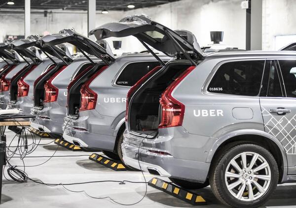 Uber lascia tutti a piedi. 3.500 i licenziati via Zoom