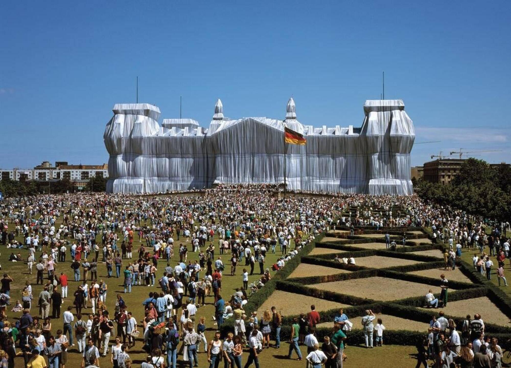 Wrapped Reichstag, Berlino, 1971-95