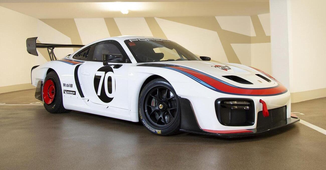 All&#039;asta la Porsche 935 2/77 livrea Martini: ma sotto sotto &egrave; una 911 GT2 RS
