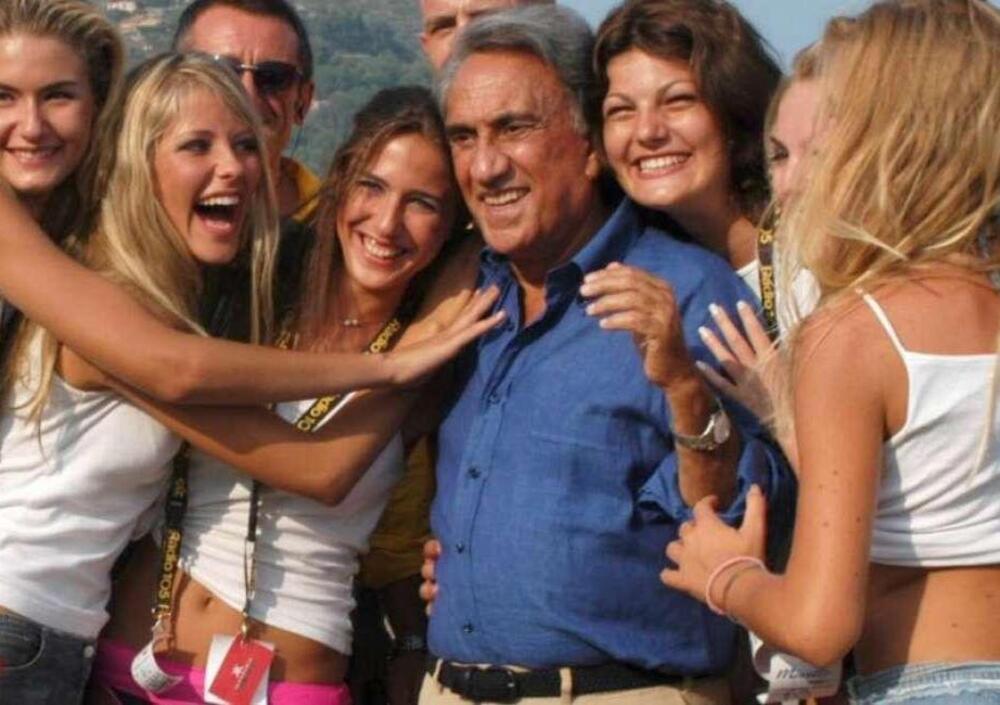 Emilio Fede che scappa dai domiciliari &egrave; come il nonno suonato che abbandona l&rsquo;ospizio