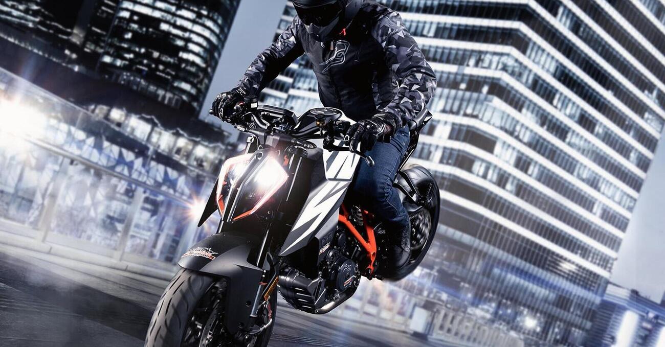 Il nuovo stile dei motociclisti, secondo Segura e Bering