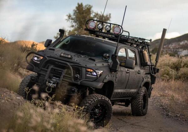 All&#039;asta una Toyota Tundra stile Terminator