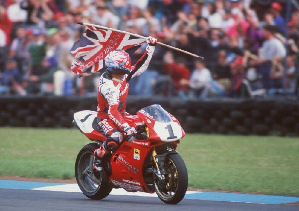 King Carl Fogarty, il cannibale della Superbike, compie 56 anni