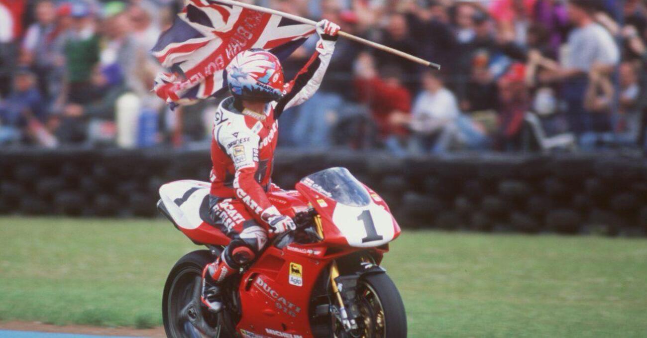 King Carl Fogarty, il cannibale della Superbike, compie 56 anni