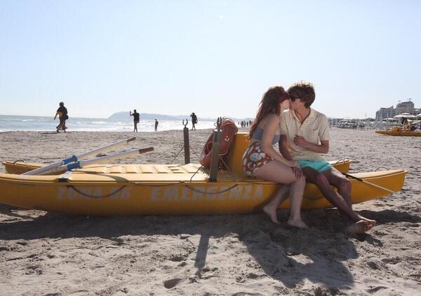 Sotto il sole di Riccione non merita neppure una stroncatura (e perde contro Summertime)