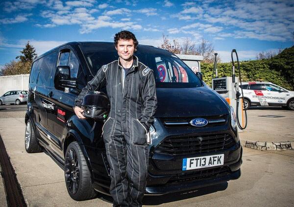 Il furgone da record di Guy Martin pu&ograve; essere tuo