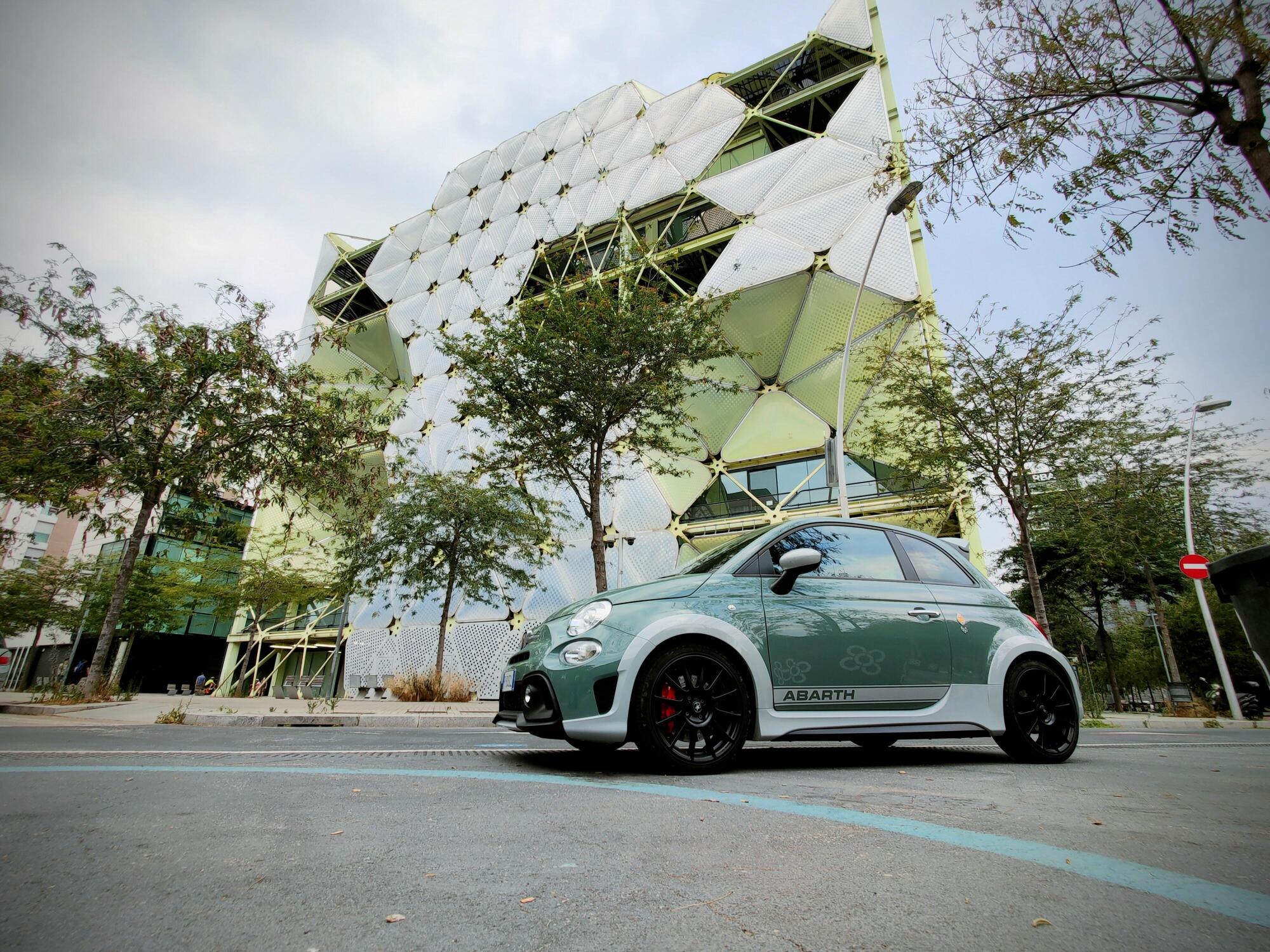 Abarth 695 Abarth tour Barcellona scattata con Oppo Find X2 Pro