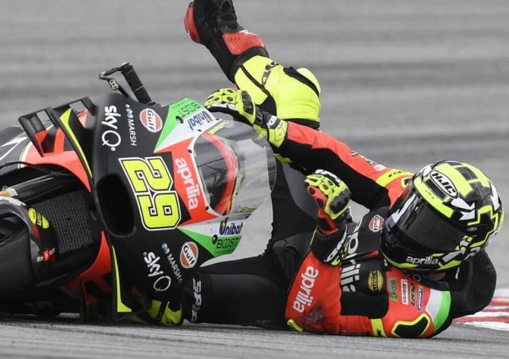 Niente MotoGP e con Cristina Buccino &egrave; gi&agrave; finita: il triste compleanno di Andrea Iannone