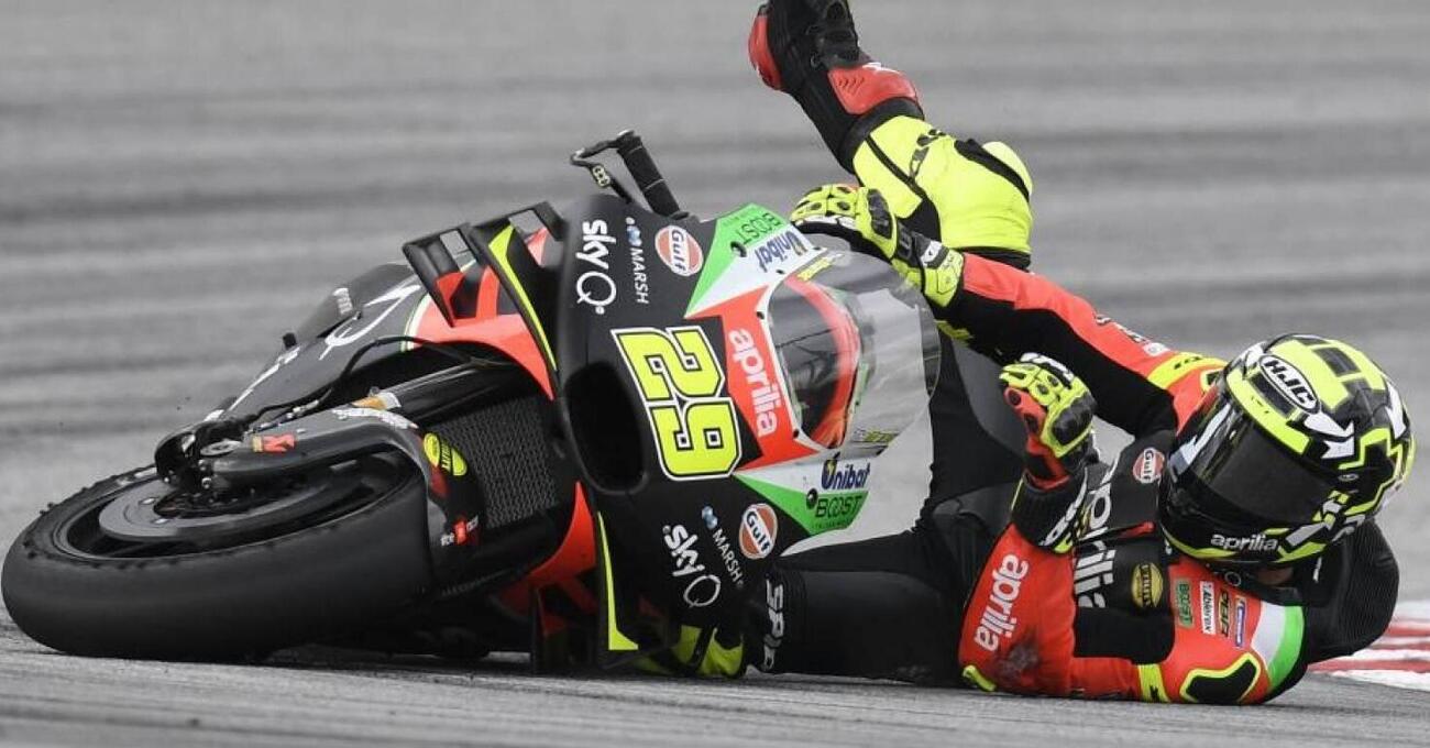 Niente MotoGP e con Cristina Buccino &egrave; gi&agrave; finita: il triste compleanno di Andrea Iannone