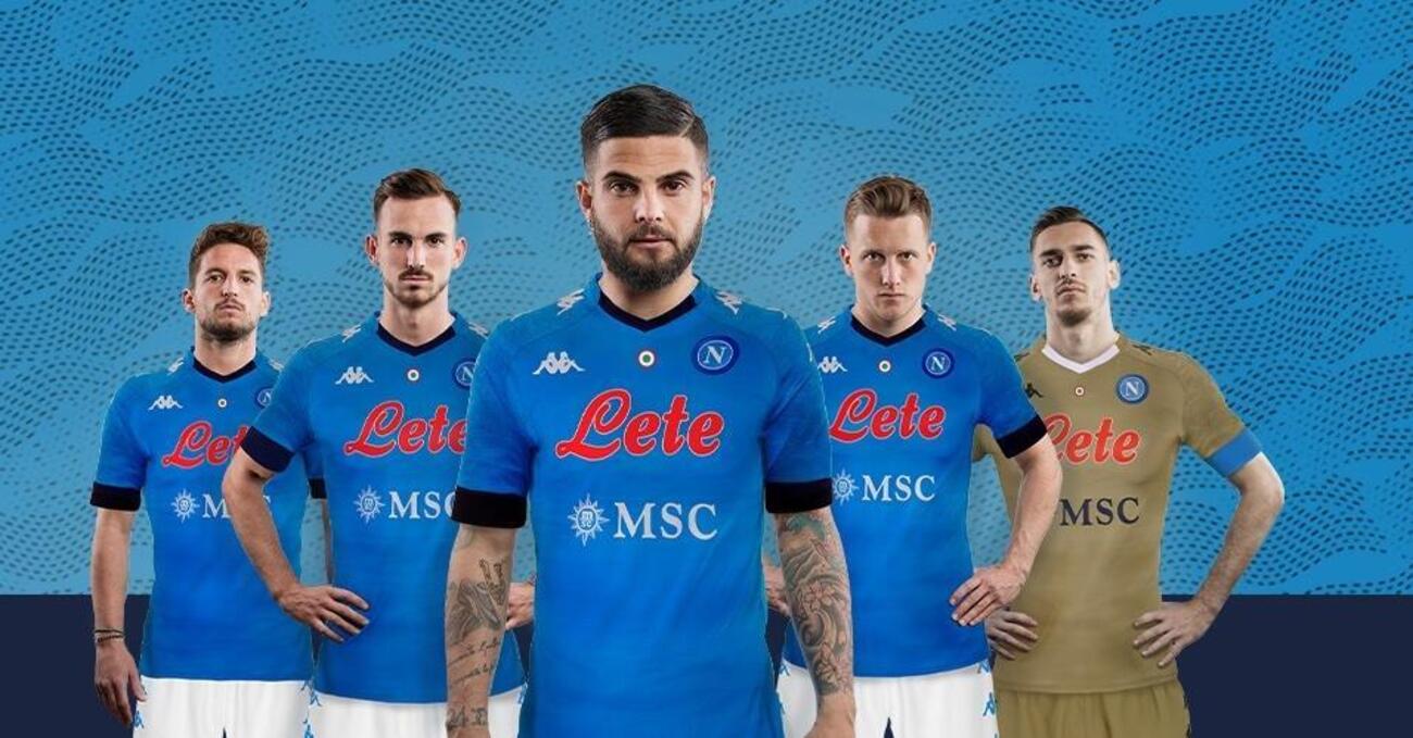 Il Napoli su Twitter? Tra folklore e strafalcioni: ma chi lo gestisce &egrave; un genio 