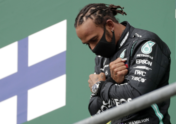 Hamilton dedica la vittoria a Chadwick Boseman: &quot;Il nostro supereroe&quot;