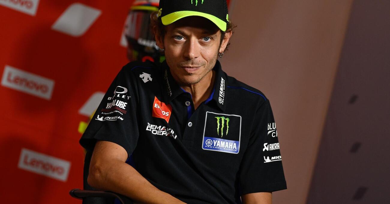 Valentino Rossi sibillino: &ldquo;Smetter&ograve; nel 2021, ma non ci crede neanche mia mamma&rdquo;
