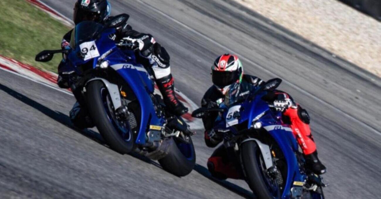 Emis Killa talento vero: da cantante a motociclista, in compagnia di Luca Salvadori