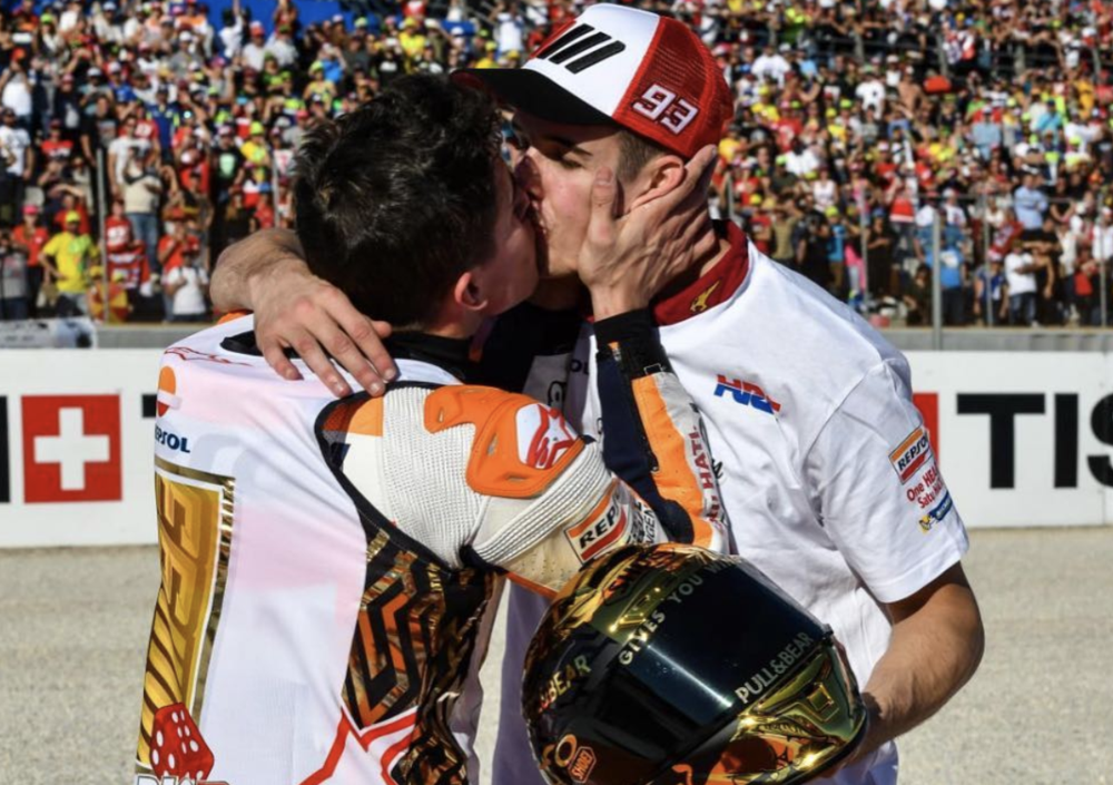 Clamoroso: le Michelin di Alex Marquez gliele consiglia Marc Marquez via Whatsapp