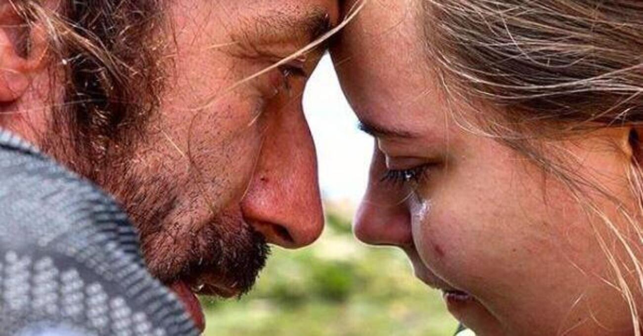 Simone realizza sogni con la moto: parte il viaggio con Marika, la 22enne disabile