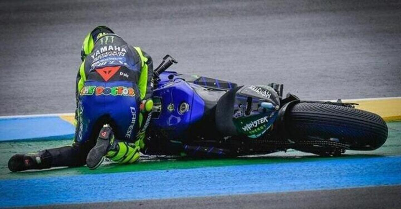 La frecciata a Jorge Lorenzo, la sfiga, il fuorionda: tutti i pensieri di Valentino Rossi dopo Le Mans