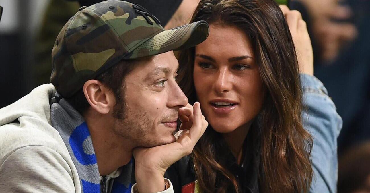 Valentino Rossi in volo su Tavullia per il compleanno della sua Francesca