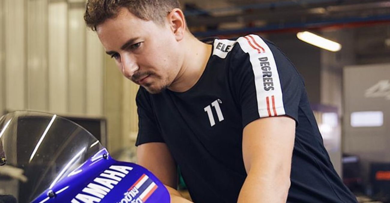 Forse ha ragione Valentino Rossi: Jorge Lorenzo deve smetterla di fare il tester per apparire su Instagram