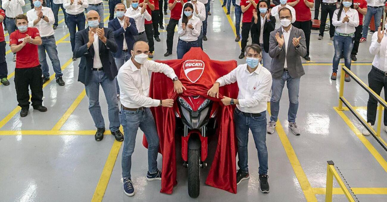 Ducati V4 Granturismo senza Desmo? S&igrave;, se anche le Porsche 911 sono tutte turbo