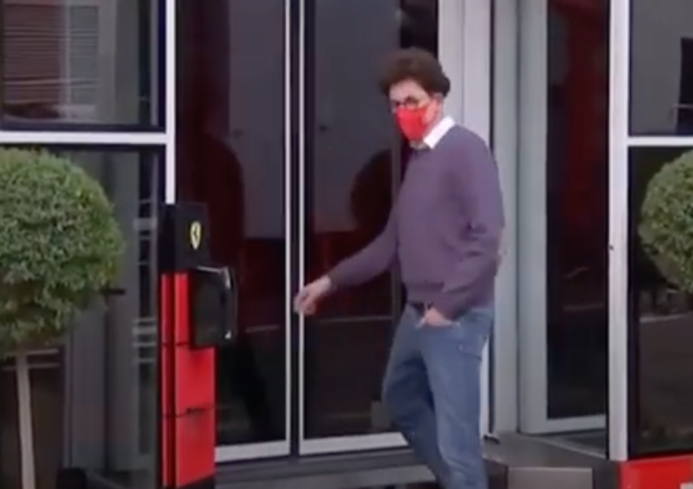 Il video di Mattia Binotto che non riesce a entrare nell&#039;Hospitality Ferrari &egrave; la cosa pi&ugrave; bella che vedrete oggi