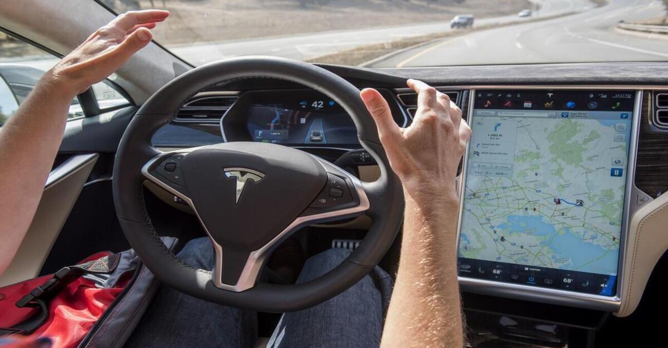 Tesla: ma che fine ha fatto la guida autonoma?