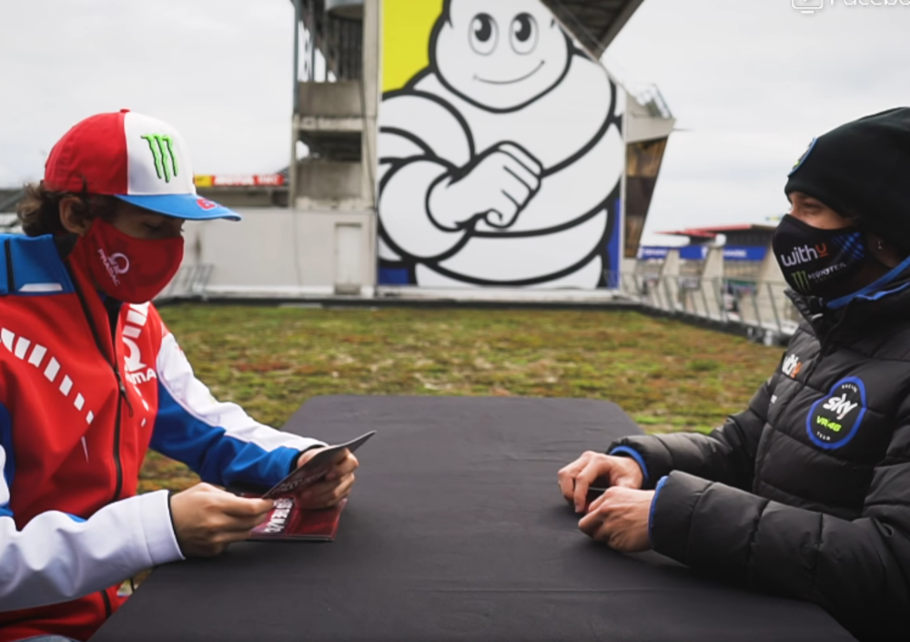 Pass the Mic: Pecco Bagnaia e Marco Bezzecchi si intervistano a vicenda!