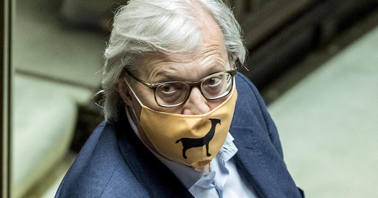 Vittorio Sgarbi sull&rsquo;auto elettrica: &ldquo;&Egrave; come una bella f**a che non te la d&agrave;&rdquo;