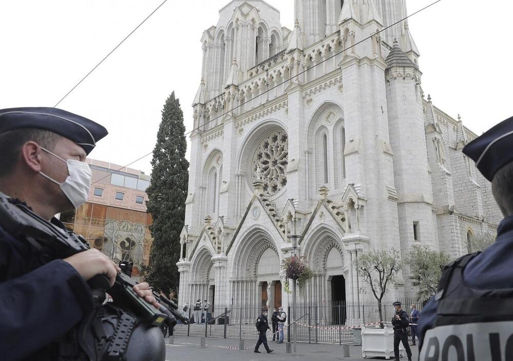 Terrorismo a Nizza, Toni Capuozzo: &ldquo;Ho visto la foto della donna decapitata&rdquo;