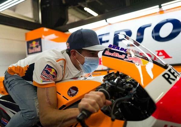 Infortunio Marc Marquez &quot;gestito malissimo&quot;. La valutazione del preparatore atletico Pincolini 