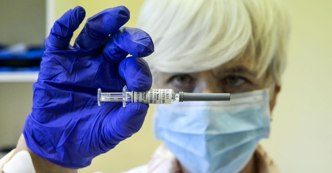 V per Vaccino (o per Viagra). &Egrave; la seconda volta che la Pfizer salva il mondo