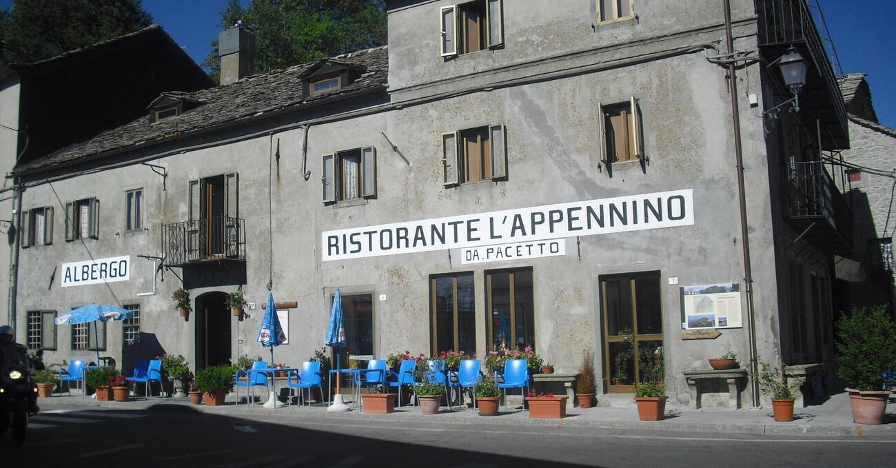 In cucina &ldquo;gialla&rdquo; e al bar &ldquo;arancione&rdquo;, il dilemma (da Dpcm) della storica osteria dei motociclisti