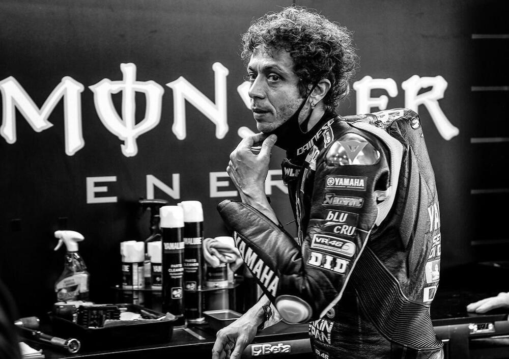 Il mistero di Valentino Rossi di nuovo positivo al Covid19. Conferme da Valencia, smentite da Sky