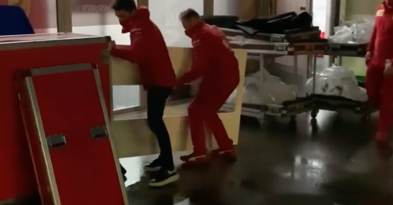 Leclerc aiuta i meccanici Ferrari dopo la gara: un video che racconta chi &egrave; davvero Charles 