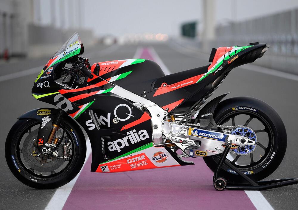 Aprilia deve scegliere tra Chaz Davies e Bradley Smith: a Dorna serve un inglese in MotoGP