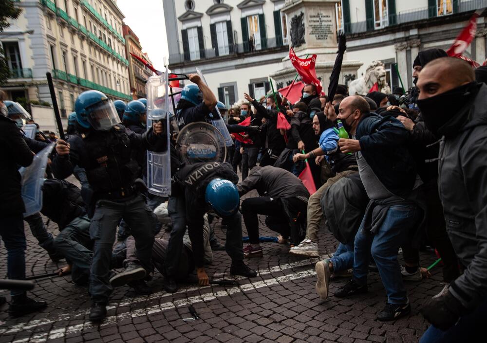 Scontri in piazza causa Covid? Luca Castellini (FN): &ldquo;la colpa non &egrave; dei soliti stronzi dello stadio e le proteste potrebbero aumentare&rdquo;