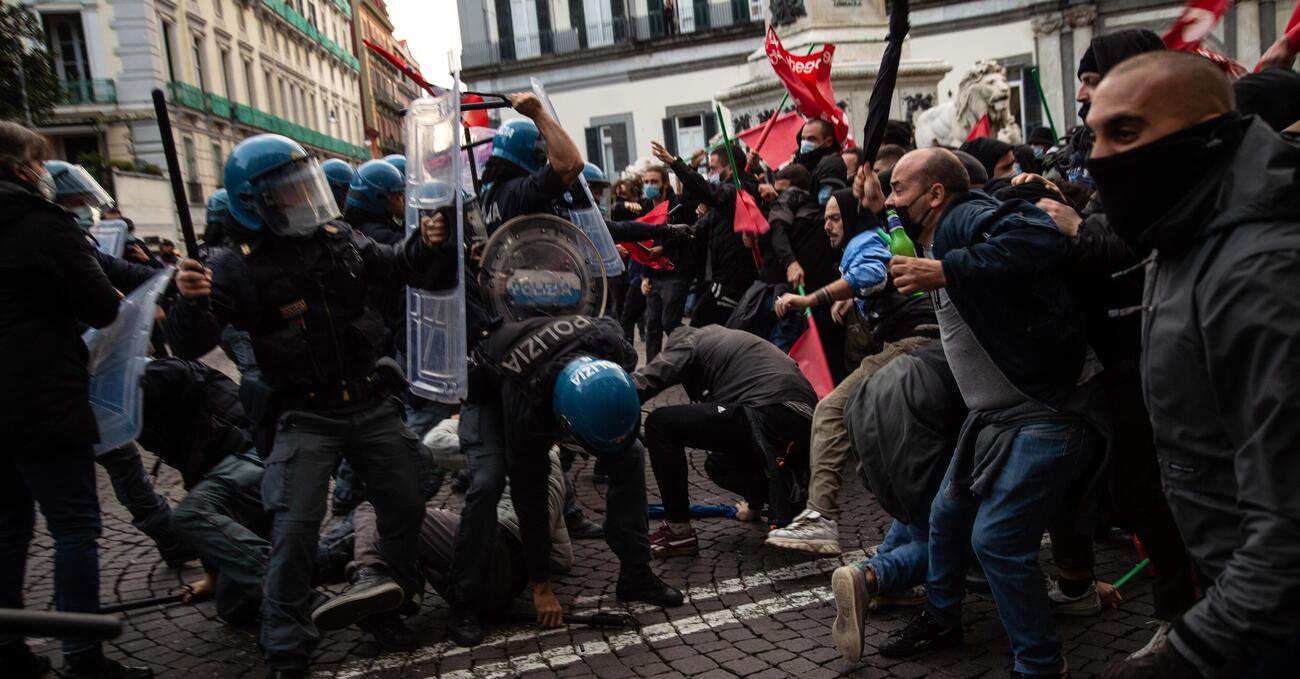 Scontri in piazza causa Covid? Luca Castellini (FN): &ldquo;la colpa non &egrave; dei soliti stronzi dello stadio e le proteste potrebbero aumentare&rdquo;