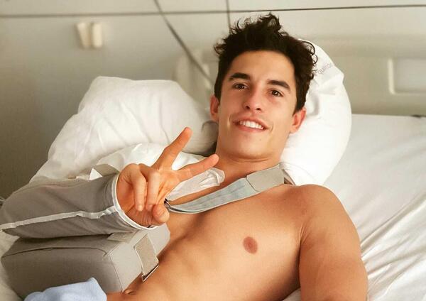 Marc Marquez &ldquo;festeggia&rdquo; un anno dall&rsquo;operazione alla spalla: storia di una maledizione