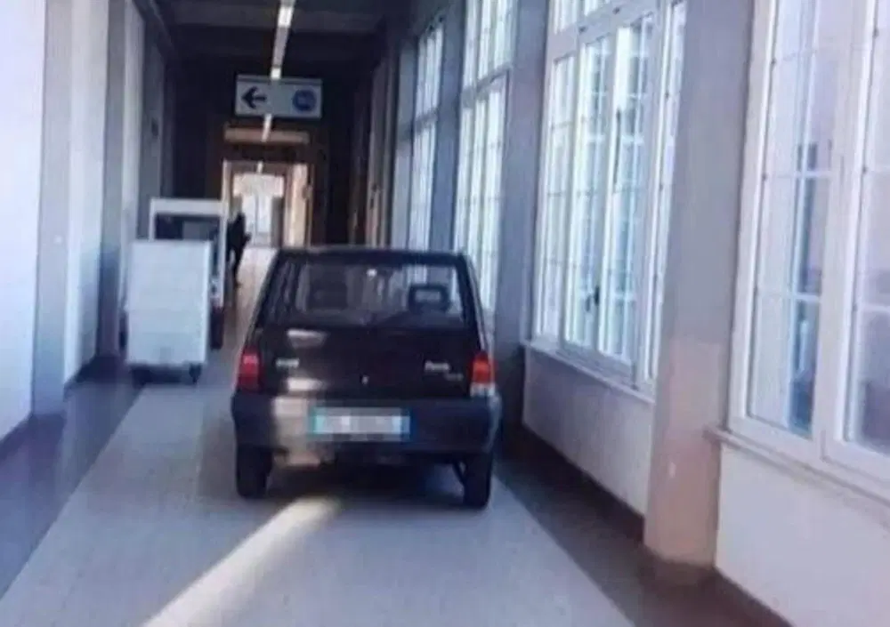 L'uomo della "Panda in corsia" esce allo scoperto: "Accompagnavo mio figlio"