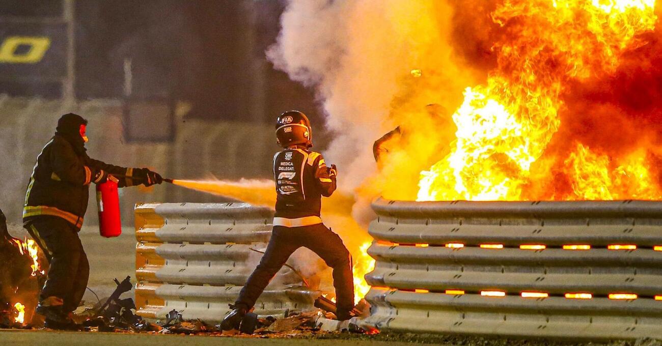 Incidente Grosjean, le nuove tute proteggono i piloti dal fuoco per 20 secondi (ma i guanti no) 