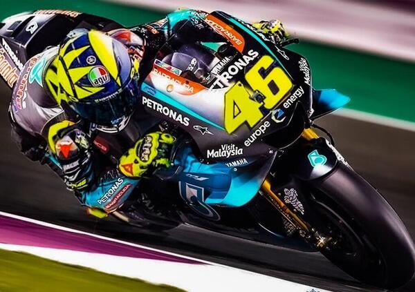 Dagli aggiornamenti (in ritardo) sulla M1 alla (non) scelta del box: le regole di Petronas per Valentino Rossi