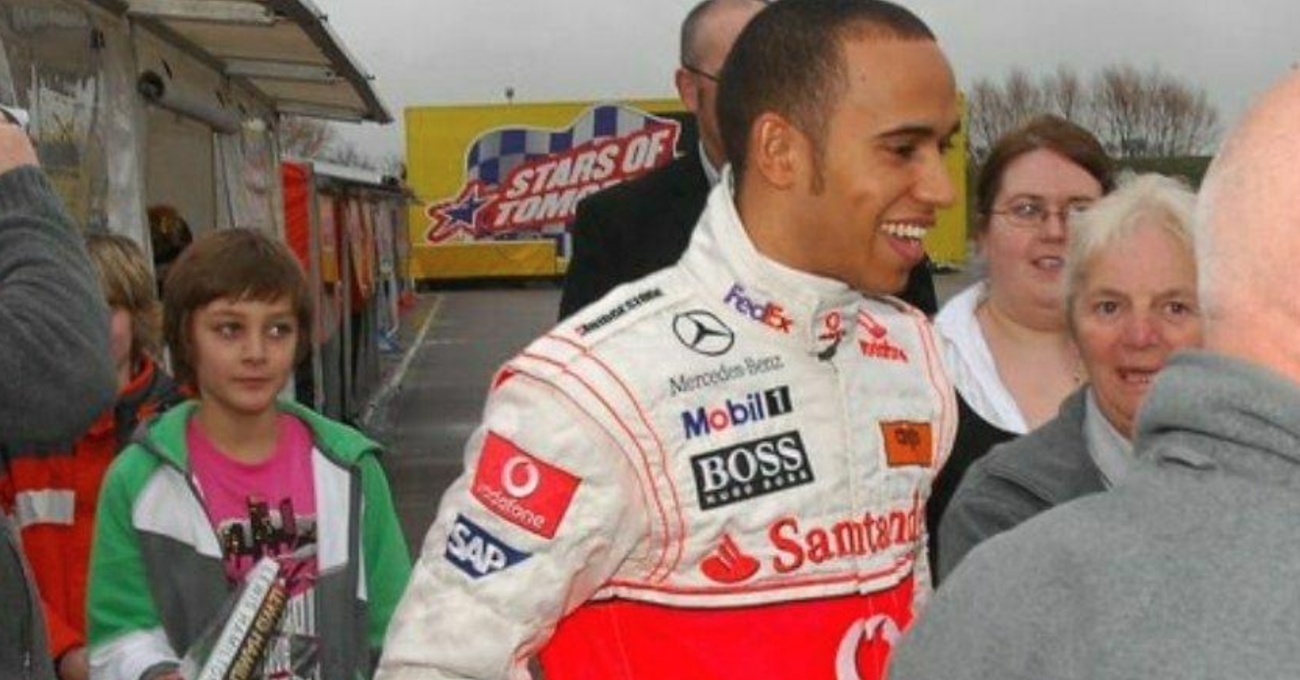 Formula 1: chi &egrave; quel bambino che chiede un autografo a Lewis Hamilton? 