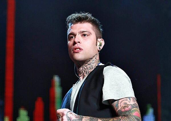 Fedez in Lamborghini &quot;pedinato&quot; da un investigatore privato: indaga la polizia