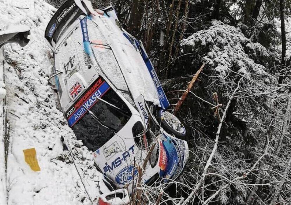 Rally di Monza, incidente e auto nel dirupo [VIDEO]