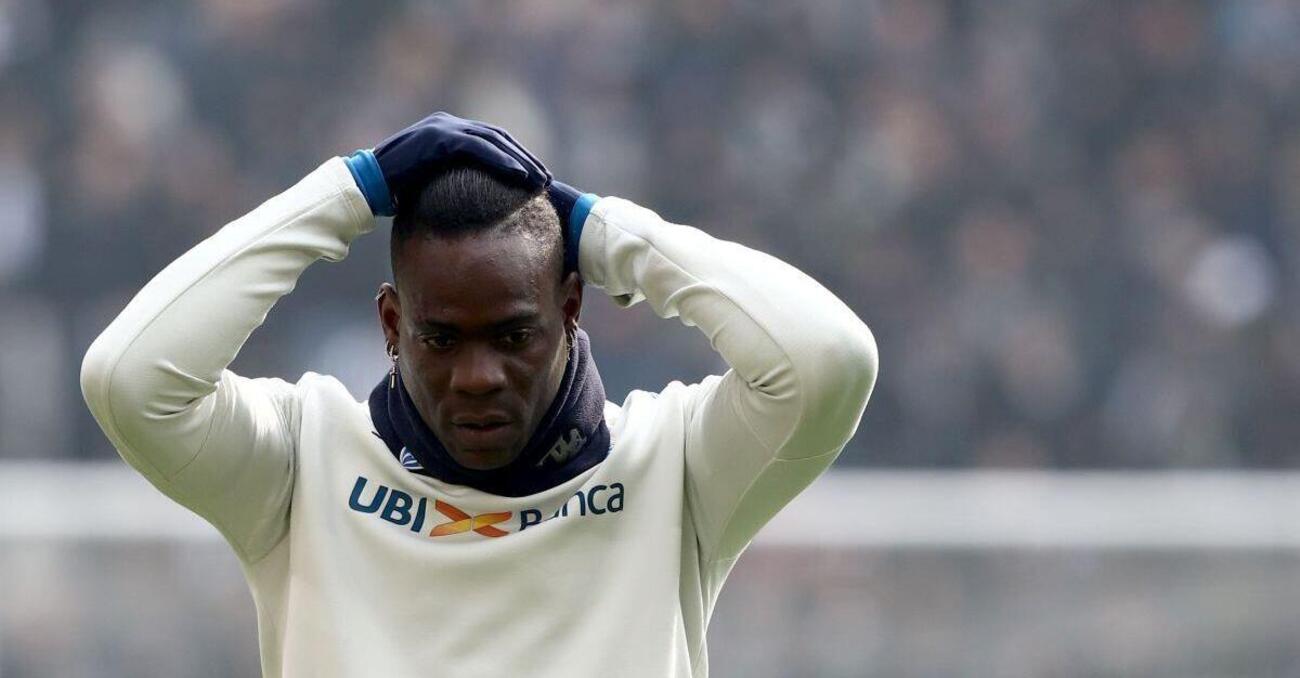 Distrutta l&rsquo;auto di Mario Balotelli, lui risponde sui social: &ldquo;prega tanto e prega bene&rdquo;