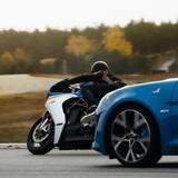 MV Agusta Superveloce Alpine: una moto che spacca, ma con raffinatezza  3