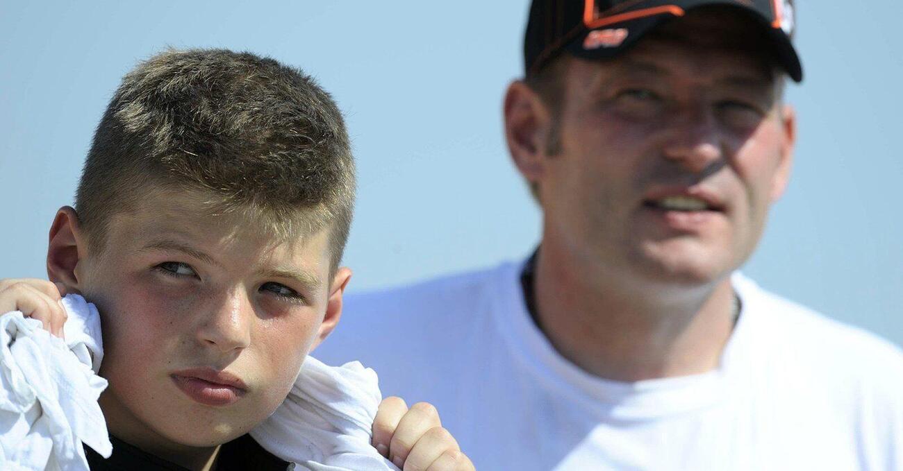 Max Verstappen abbandonato in autostrada da pap&agrave; Jos  