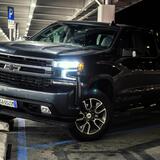 Il coprifuoco a Milano con un Chevrolet Silverado  3