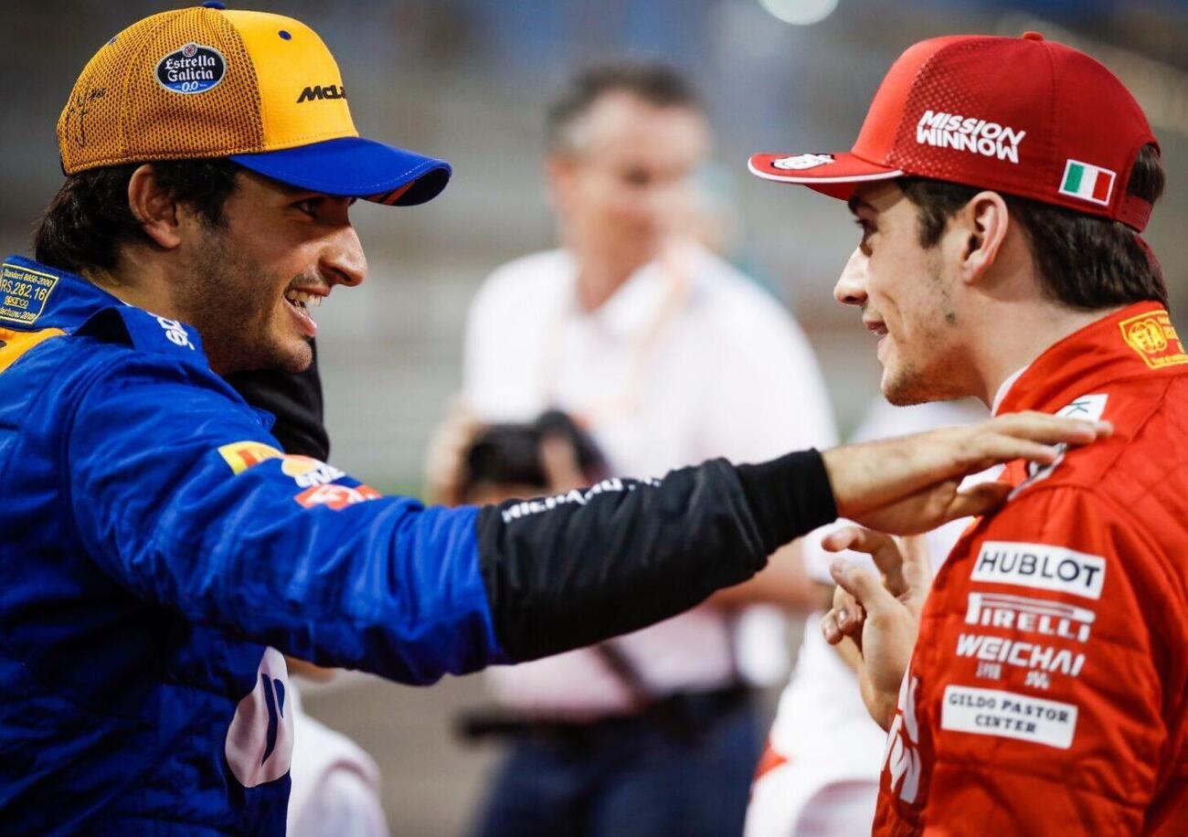 Leclerc: &quot;Con Sainz possiamo essere amici fuori dalla pista, ma quando abbassiamo la visiera...&quot;