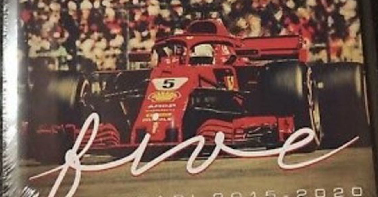 L&#039;ultimo regalo di Natale di Vettel alla squadra: un libro per gli uomini Ferrari 